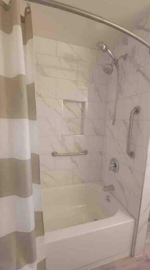 Hair dryer, towels, soap, shampoo - Bright and cozy home. (Kent)