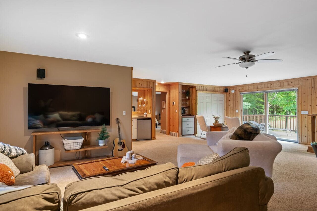 TV, caminetto, tavolo da ping pong