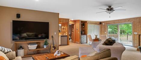 Televisión, chimenea y tenis de mesa