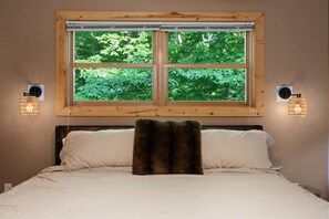 3 bedrooms, travel crib, WiFi, bed sheets