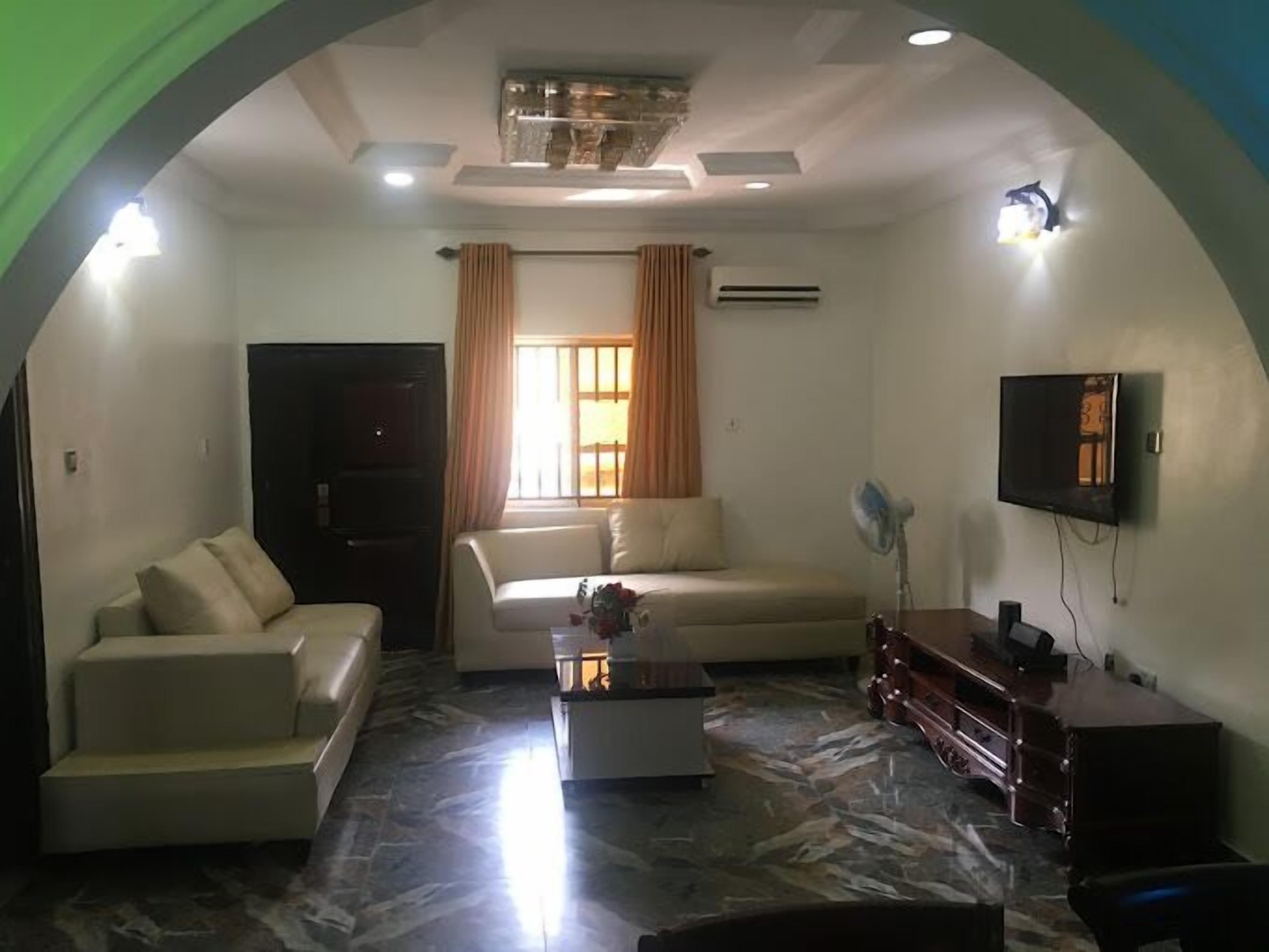 Deluxe Room, Balcony, City View | Living area