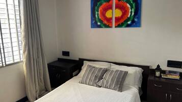 2 bedrooms, iron/ironing board, WiFi, bed sheets