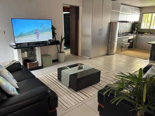 Charming 2-bedroom apartment with AC, WiFi in brilliant Suva