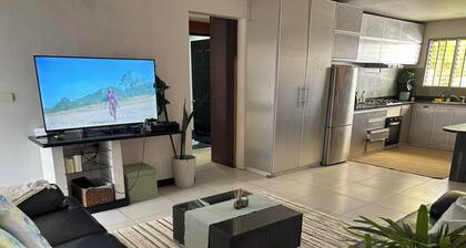 Charming 2-bedroom apartment with AC, WiFi in brilliant Suva