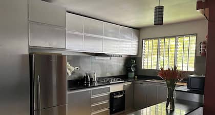 Charming 2-bedroom apartment with AC, WiFi in brilliant Suva