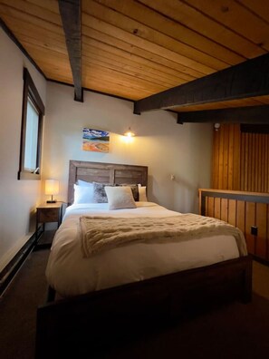 2 bedrooms, iron/ironing board, WiFi, bed sheets - Condo Near Skiing w/Fireplace & Indoor Pool/Suana (Big Sky)