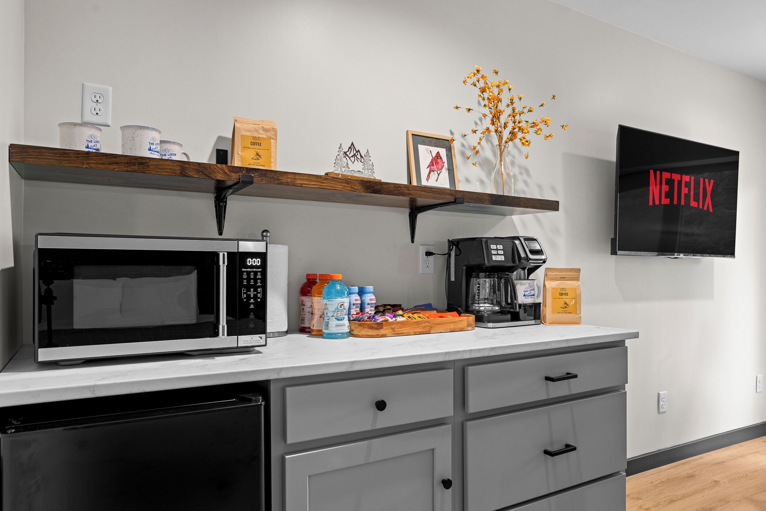 Classic Double Room, Balcony, Mountain View | In-room dining