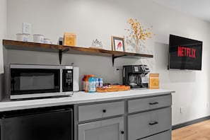 Classic Double Room, Balcony, Mountain View | In-room dining - Lodge at Mount Mitchell (Burnsville)