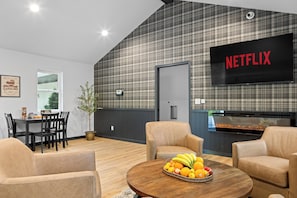 Lounge - Lodge at Mount Mitchell (Burnsville)