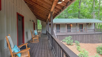 Charming Lodge Suite 2/bedrooms & Baths | Terrace/patio