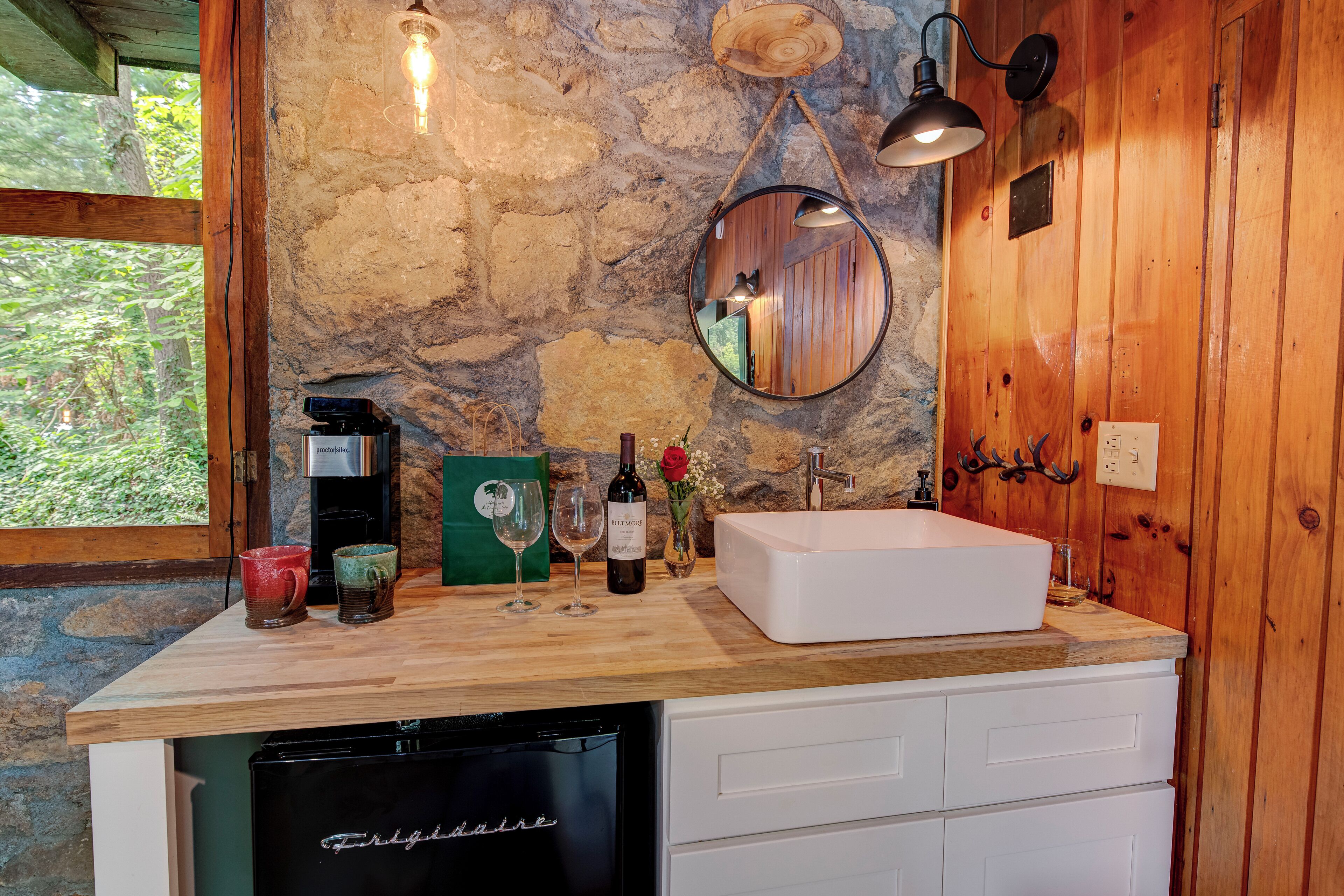 家庭双人房或双床房, 露台 | 遮光窗帘、熨斗/熨板、免费 WiFi