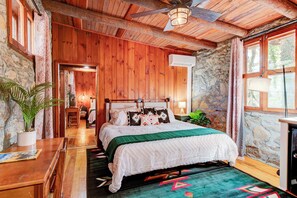 Verduisterende gordijnen, een strijkplank/strijkijzer, gratis wifi