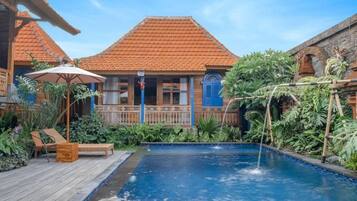 Deluxe-Zimmer, Poolblick | Schreibtisch, kostenloses WLAN