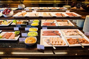 Kontinental frukost varje dag (EUR 15 per person)