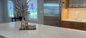 Modern Cottage Walk To Town & Beach