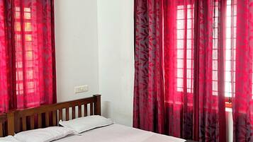 4 slaapkamers, een strijkplank/strijkijzer, wifi, beddengoed