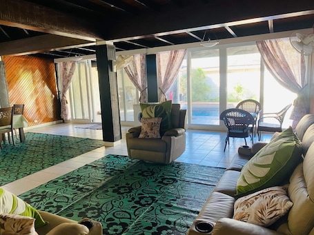 スマートテレビ. Exquisite 3 Bedroom Villa at Pacific Harbor, Fiji
