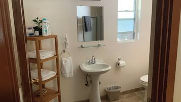 Classic Double Room | Bathroom