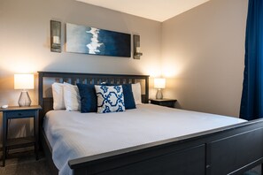 3 bedrooms, iron/ironing board, free WiFi, bed sheets - Walk-In ~ Near the 76 Strip! ~ Pool ~ FREE TICKETS INCLUDED! (V2903-3) (Branson)