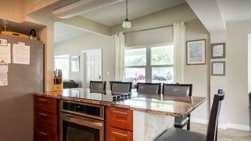 Micro-ondes, four, plaque de cuisson, lave-vaisselle