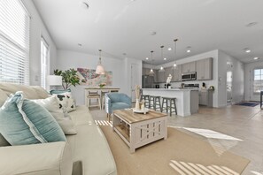 Smart TV - Charming 3-bedroom townhome in Davenport near theme parks (Davenport)