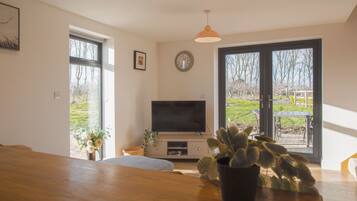 House, Garden View | Living area | Flat-screen TV