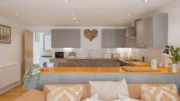 House, Garden View | Private kitchen | Electric kettle