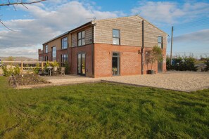 Exterior - Discovery Barn Luxury 2 BD Conversion (Pershore)