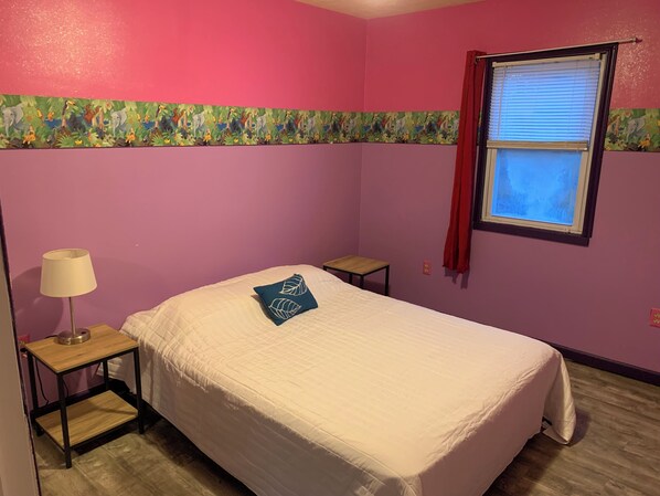 3 bedrooms, desk, iron/ironing board, free WiFi