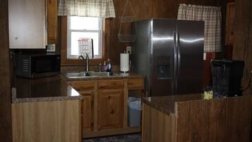 KylskÄp, mikrovÄgsugn, ugn och spishÀll