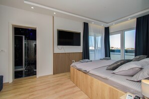 3 bedrooms, internet, bed sheets