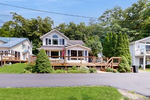 Exterior - Lakefront home with large deck, dock, kayak, & gorgeous views (Hector)