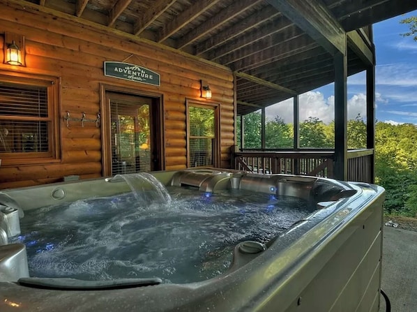 Outdoor spa tub