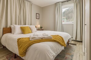 4 bedrooms, desk, travel crib, free WiFi