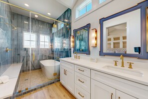 Shower, towels - Foosball Table, Resort Pools, Golf Cart Boardwalk to the Beach, Pet Friendly (Port Aransas)