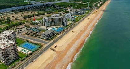 Flagler Beach Townhome—Steps to Sand!