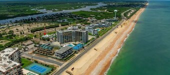 Flagler Beach Townhome—Steps to Sand!