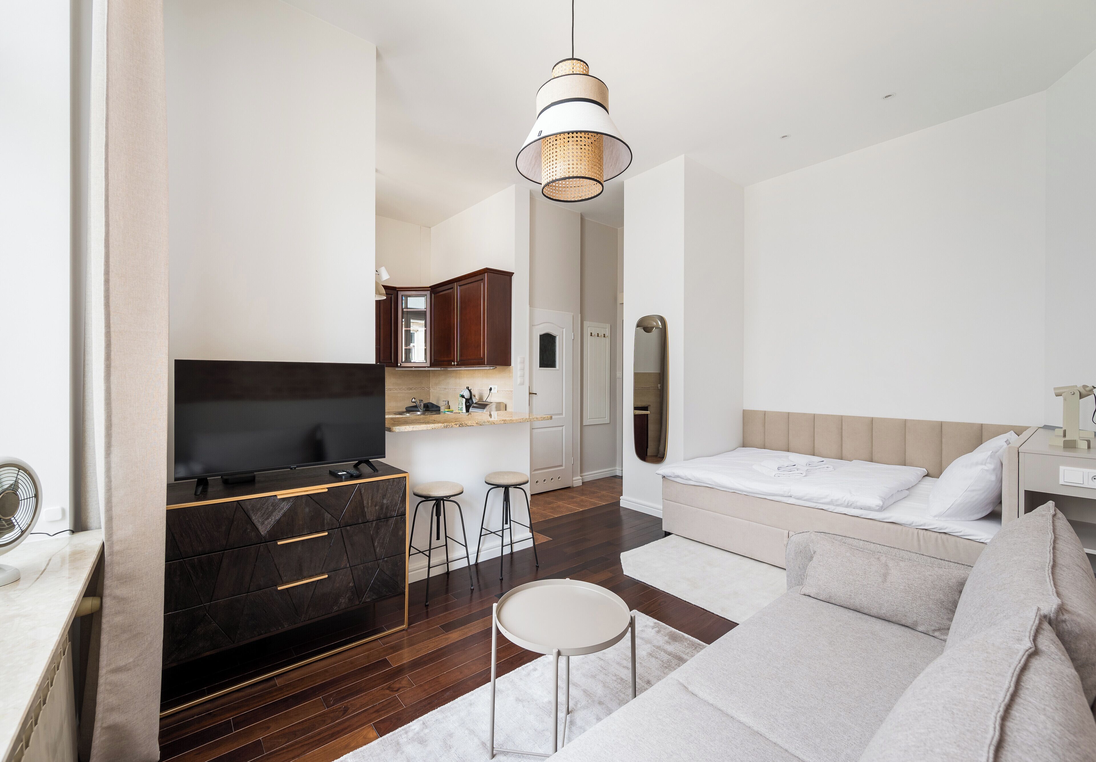 Iron/ironing board, WiFi, bed sheets