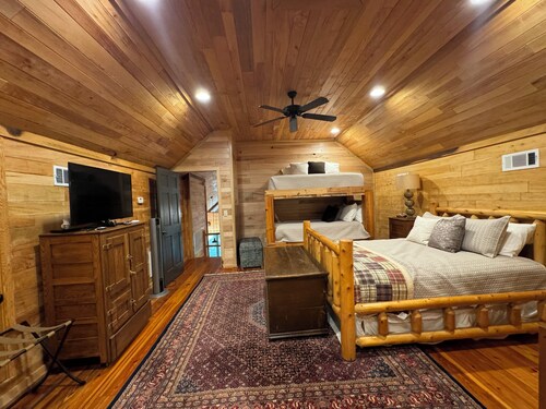 Luxury Estate Home with Private Lake in Oxford