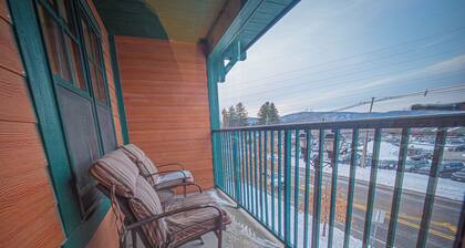 Cozy 1-bedroom condo-Ski in/out/Waterpark/King Bed/WIFI/Parking