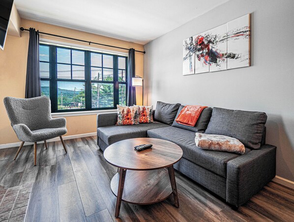 Smart TV, fireplace, table tennis