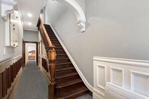 Interior - Character on Stuart Street (Dunedin)