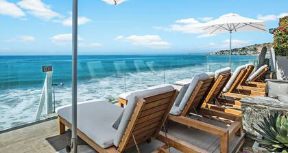 Spacious 5-bedroom beachfront house in Malibu Colony
