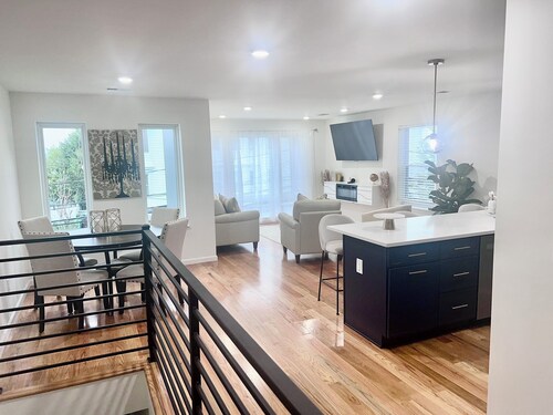 3-bedroom house in charming Newark with AC, WiFi. Enjoy your stay