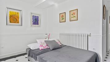 1 bedroom, free WiFi, bed sheets
