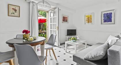 Casa Las Indianas 'Apartment 4' with Mountain Views, Private Garden and Wi-Fi