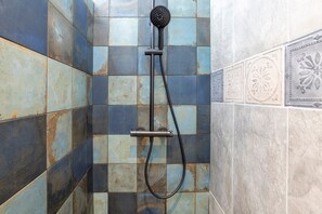 Doccia, asciugacapelli, asciugamani