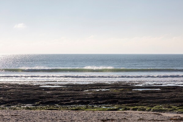 Beach nearby - Guesthouse 'Chambre Kergoz' with Shared Garden & Wi-Fi – Bike Friendly, Near GR34 (Guilvinec)