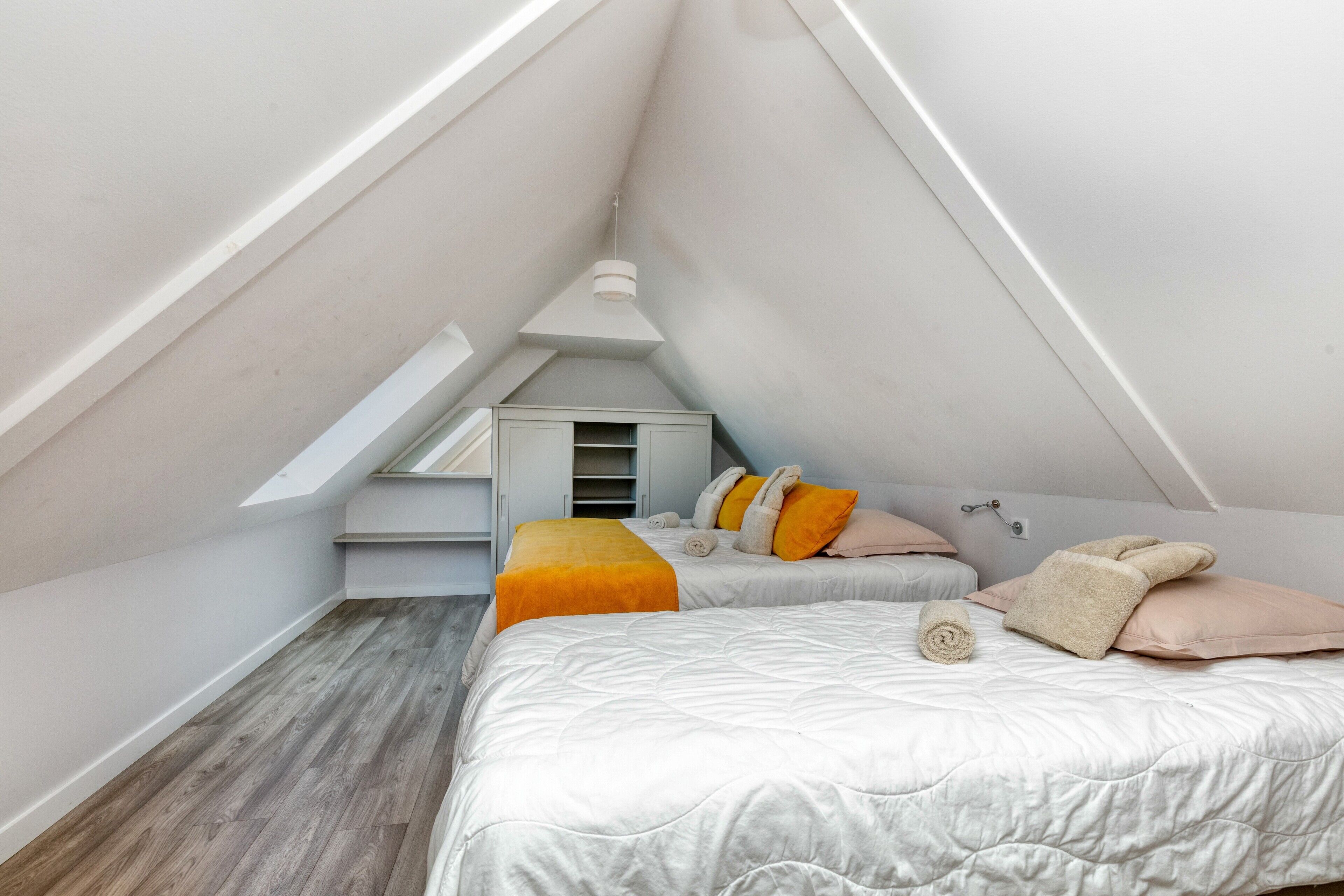 5 chambres, fer et planche à repasser, Wi-Fi gratuit, draps fournis