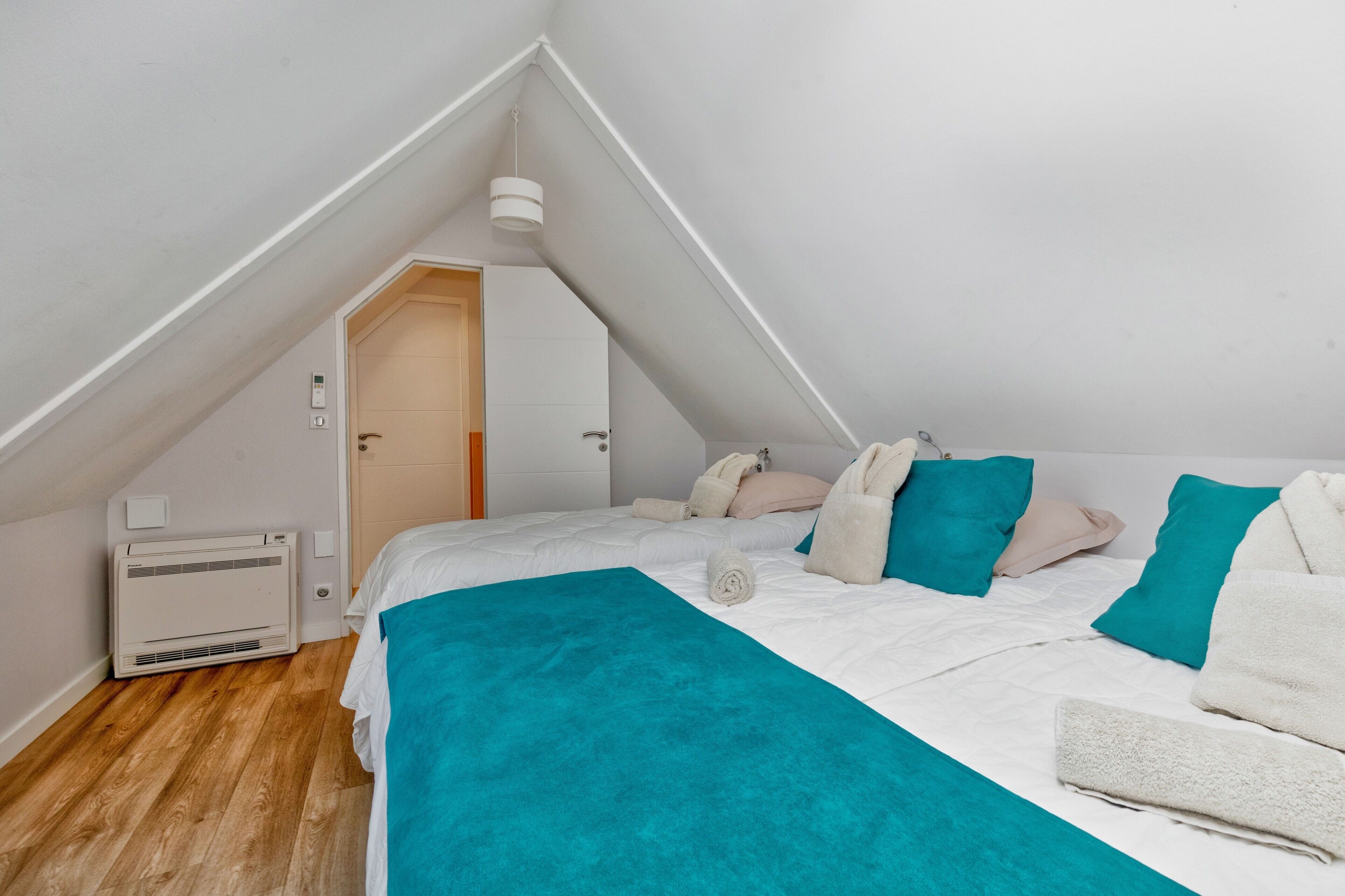 5 habitaciones, tabla de planchar con plancha y wifi gratis 